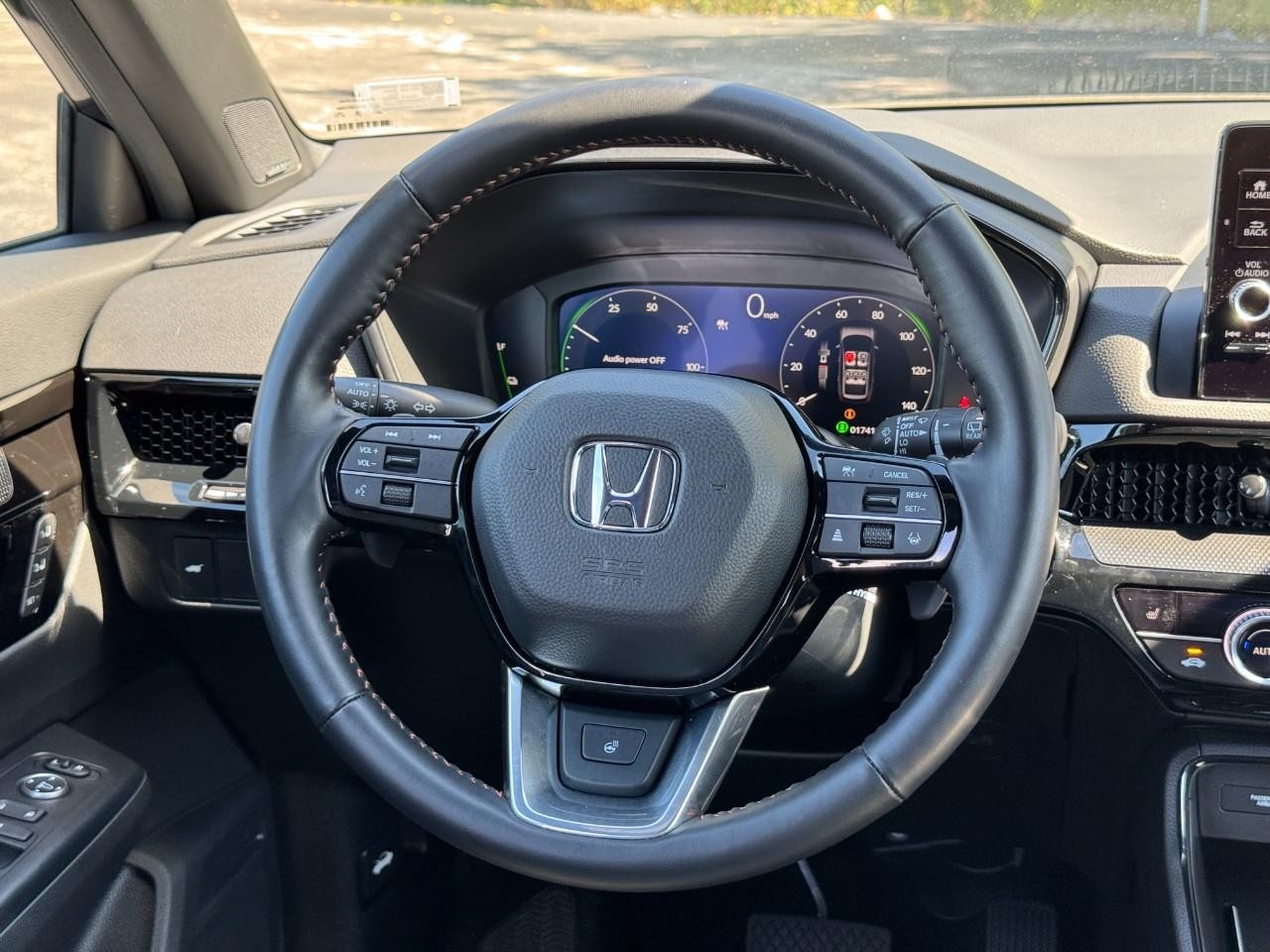 Honda CR-V Hybrid Vehicle Full-screen Gallery Image 14