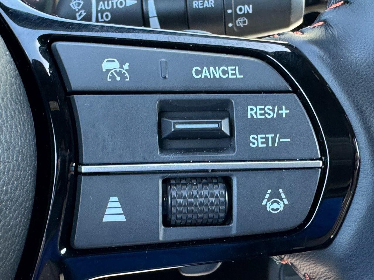 Honda CR-V Hybrid Vehicle Full-screen Gallery Image 22
