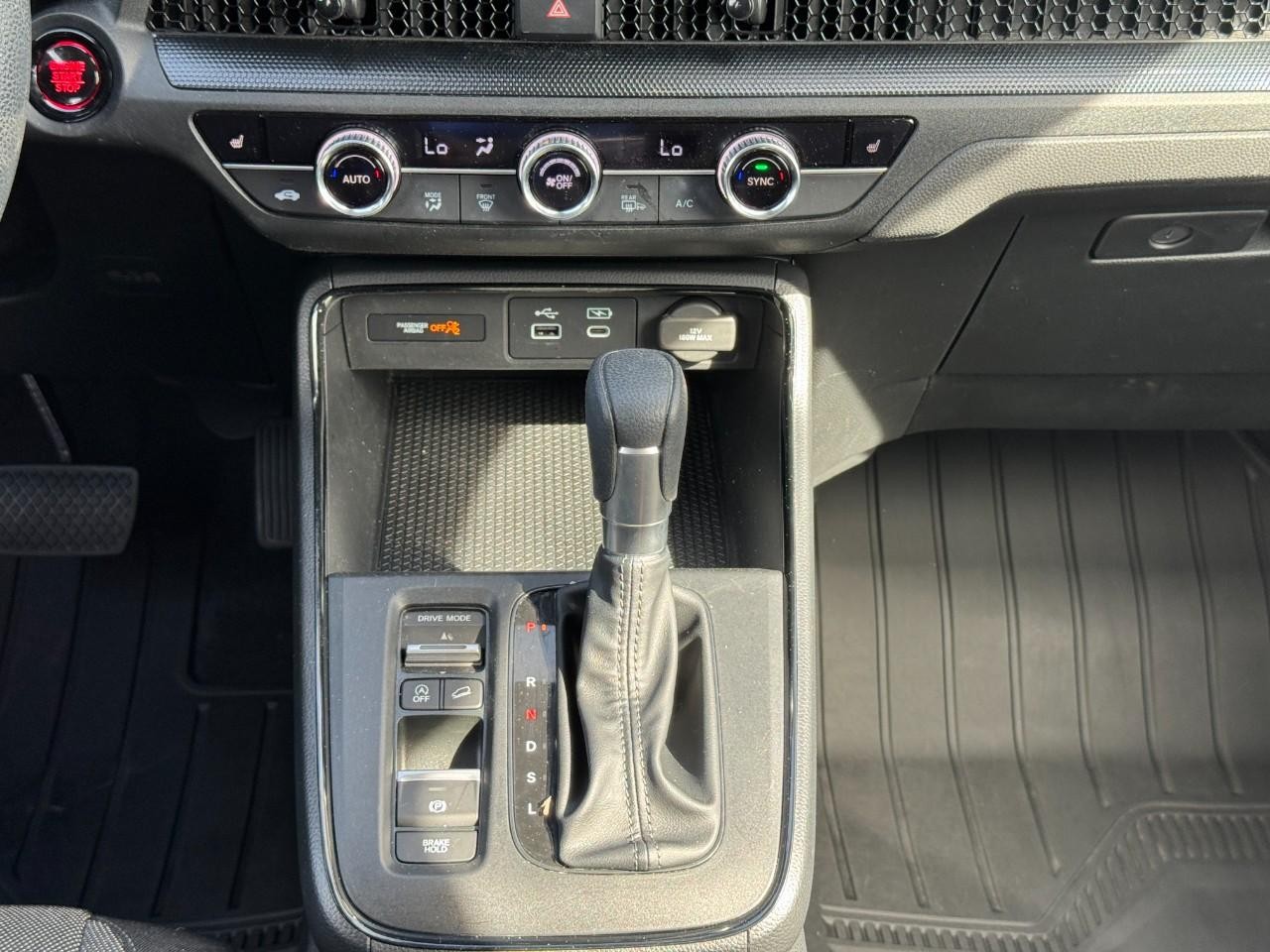 Honda CR-V Vehicle Full-screen Gallery Image 15