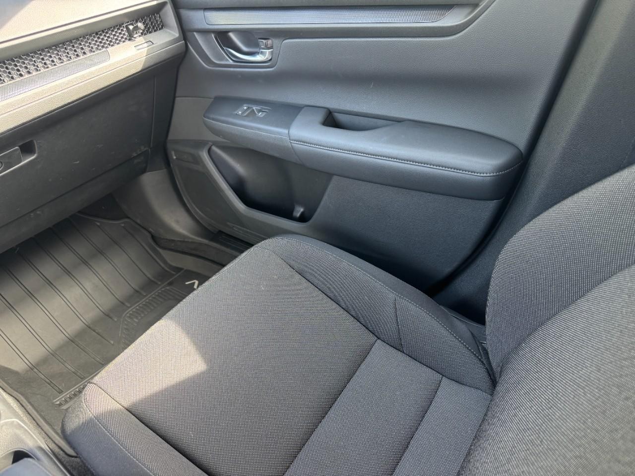 Honda CR-V Vehicle Full-screen Gallery Image 16