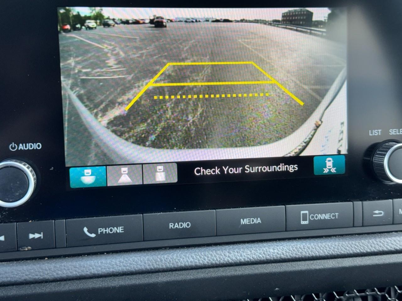 Honda CR-V Vehicle Full-screen Gallery Image 23