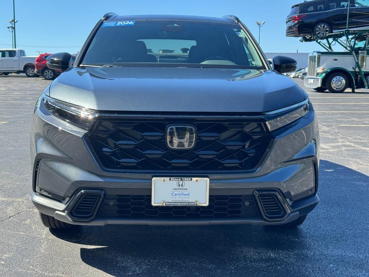 Honda CR-V Hybrid Vehicle Full-screen Gallery Image 11