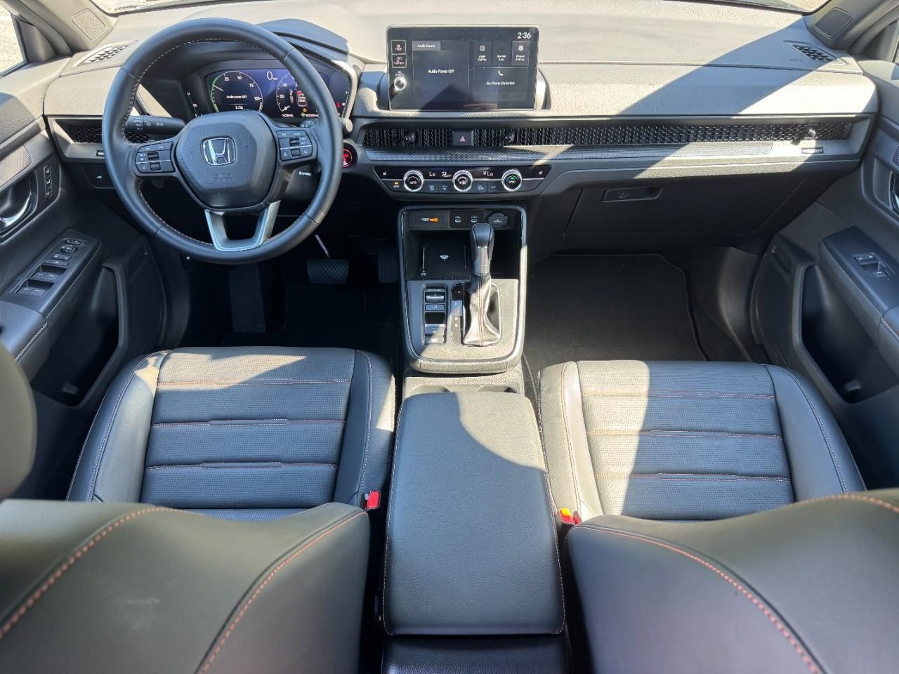 Honda CR-V Hybrid Vehicle Full-screen Gallery Image 13