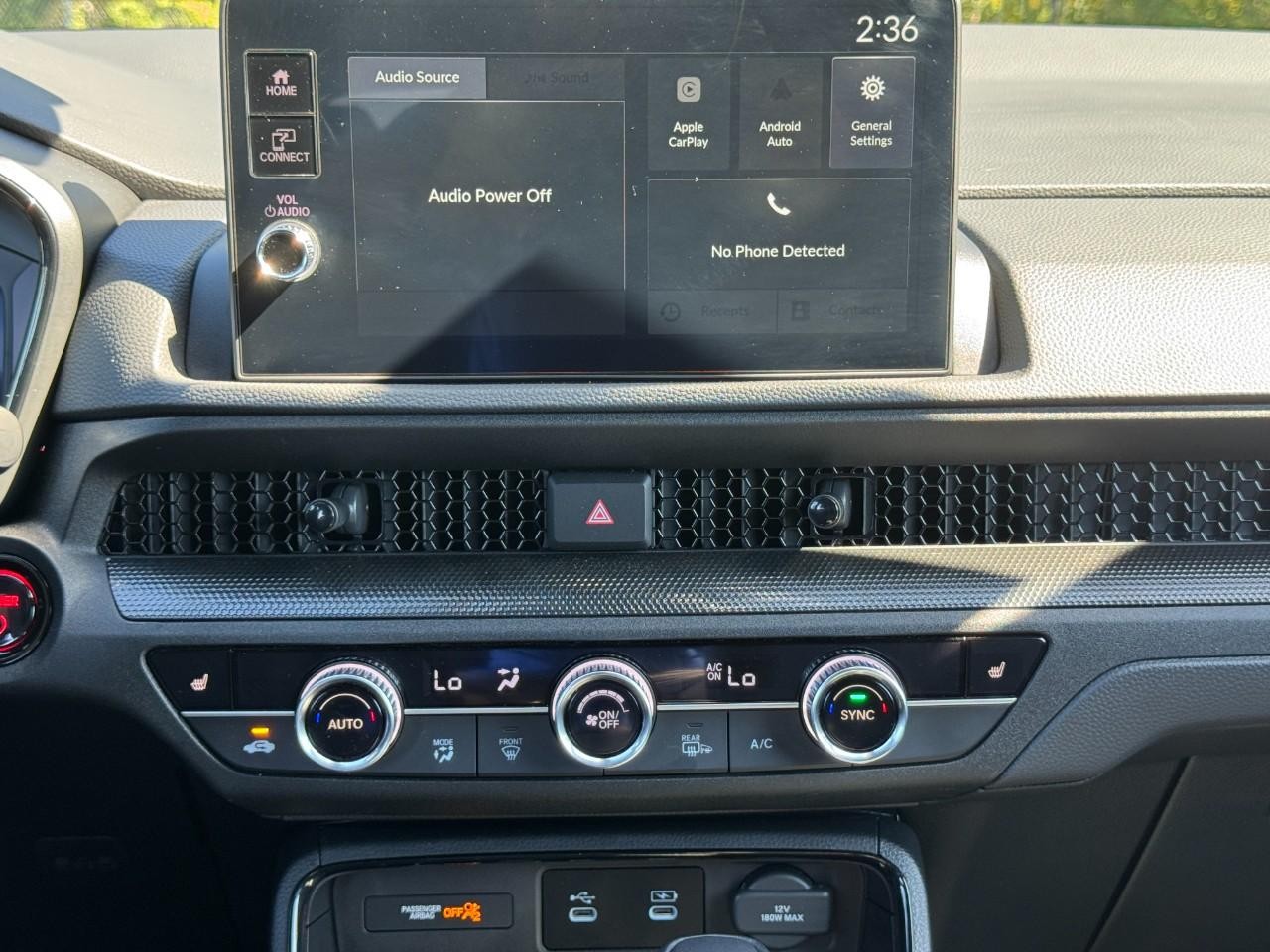 Honda CR-V Hybrid Vehicle Full-screen Gallery Image 15