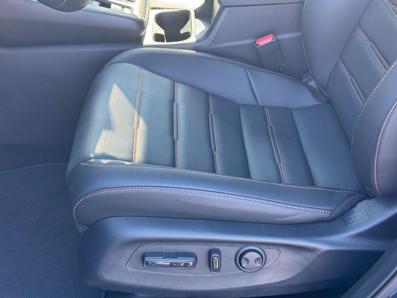 Honda CR-V Hybrid Vehicle Full-screen Gallery Image 18