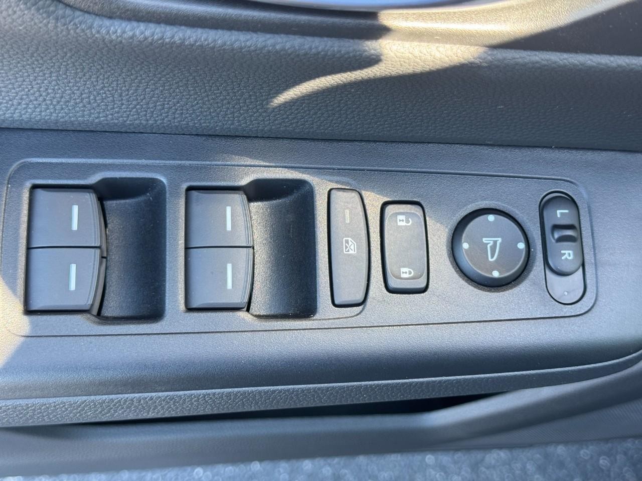 Honda CR-V Hybrid Vehicle Full-screen Gallery Image 19