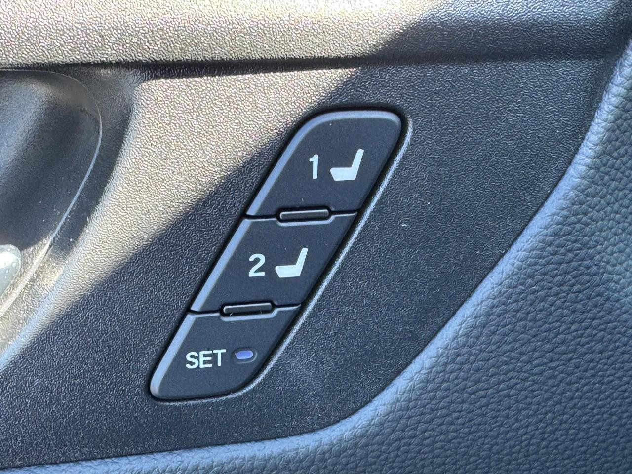 Honda CR-V Hybrid Vehicle Full-screen Gallery Image 20
