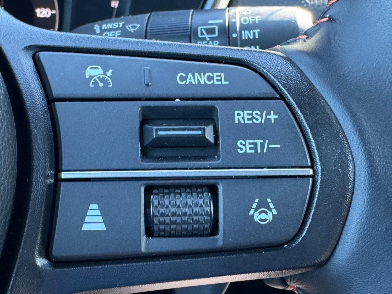 Honda CR-V Hybrid Vehicle Full-screen Gallery Image 22
