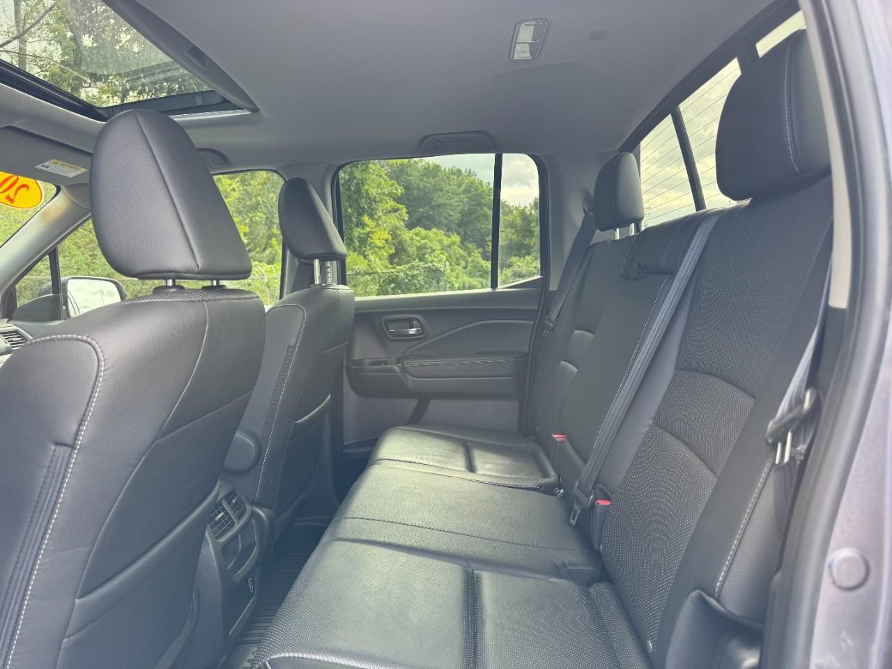 Honda Ridgeline Vehicle Full-screen Gallery Image 12