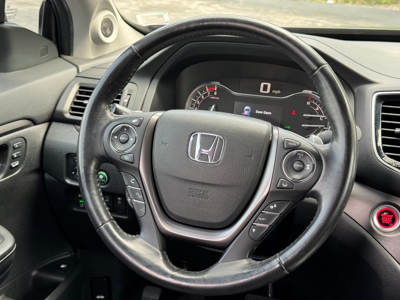 Honda Ridgeline Vehicle Full-screen Gallery Image 14