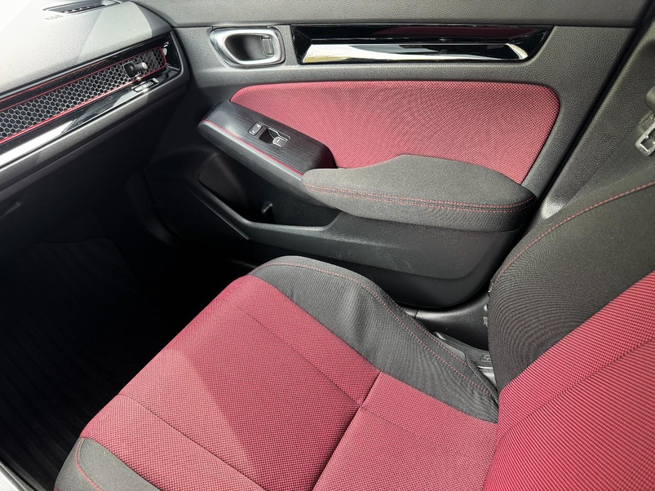 Honda Civic Si Vehicle Full-screen Gallery Image 17