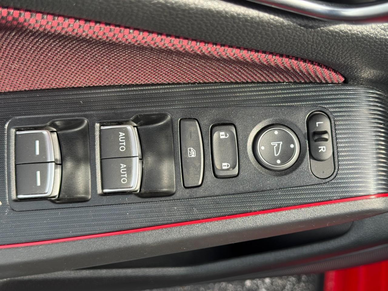 Honda Civic Si Vehicle Full-screen Gallery Image 19