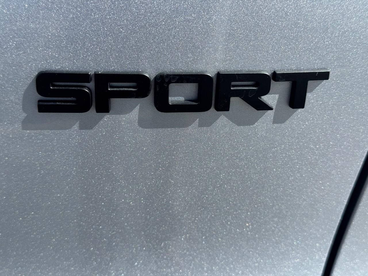 Honda CR-V Hybrid Vehicle Full-screen Gallery Image 05
