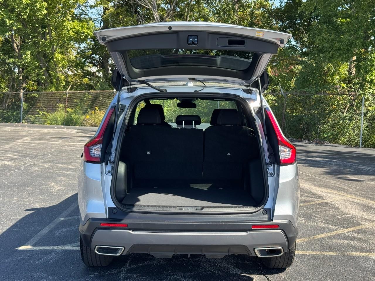 Honda CR-V Hybrid Vehicle Full-screen Gallery Image 06