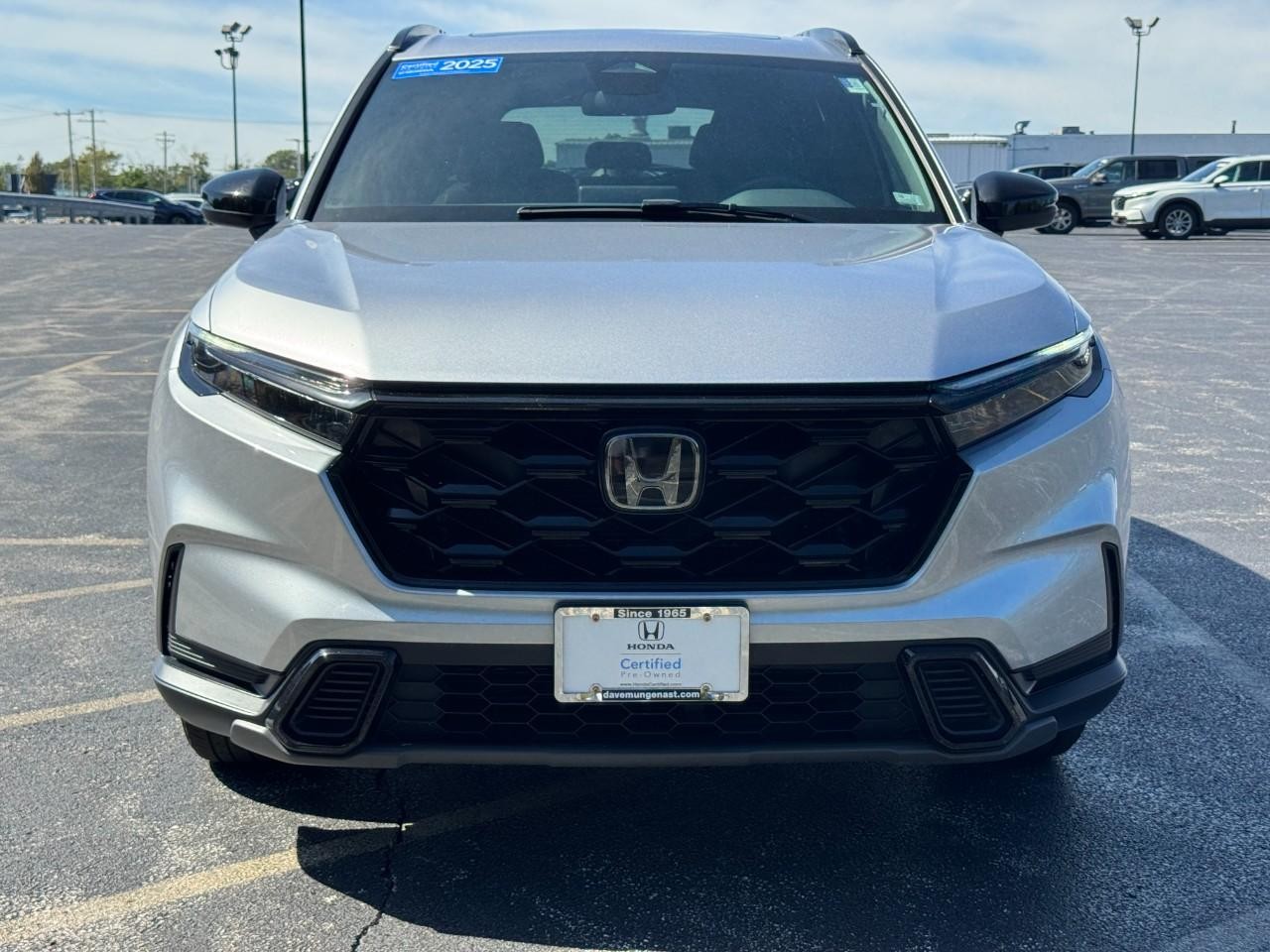 Honda CR-V Hybrid Vehicle Full-screen Gallery Image 11
