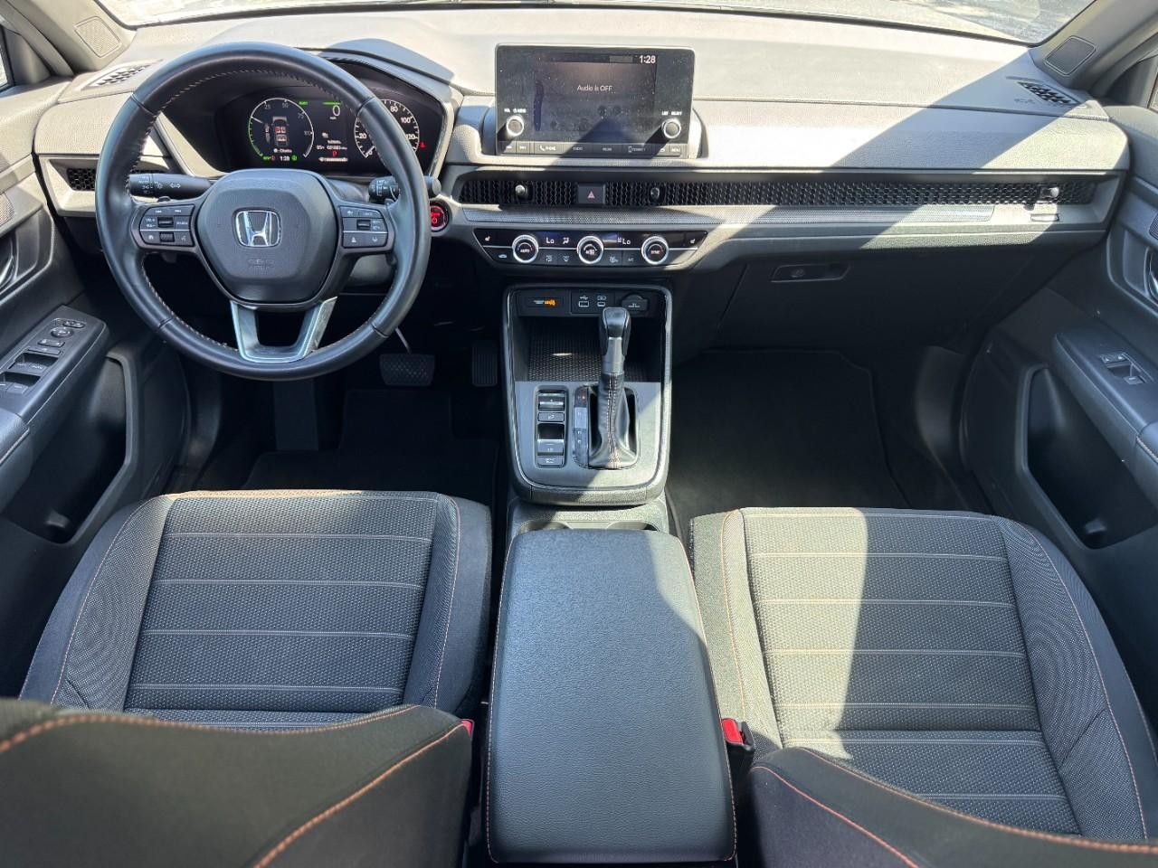 Honda CR-V Hybrid Vehicle Full-screen Gallery Image 13