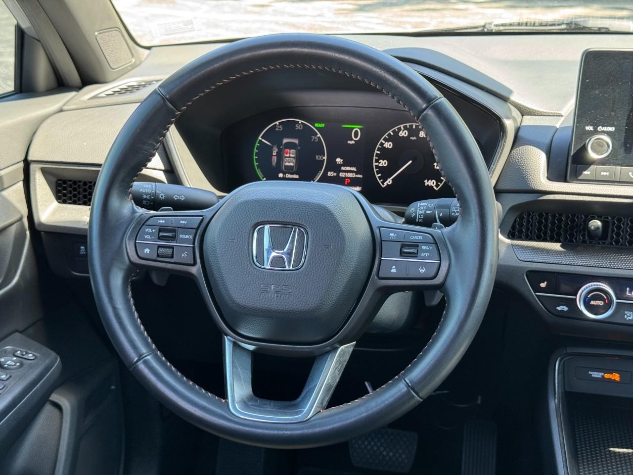 Honda CR-V Hybrid Vehicle Full-screen Gallery Image 14