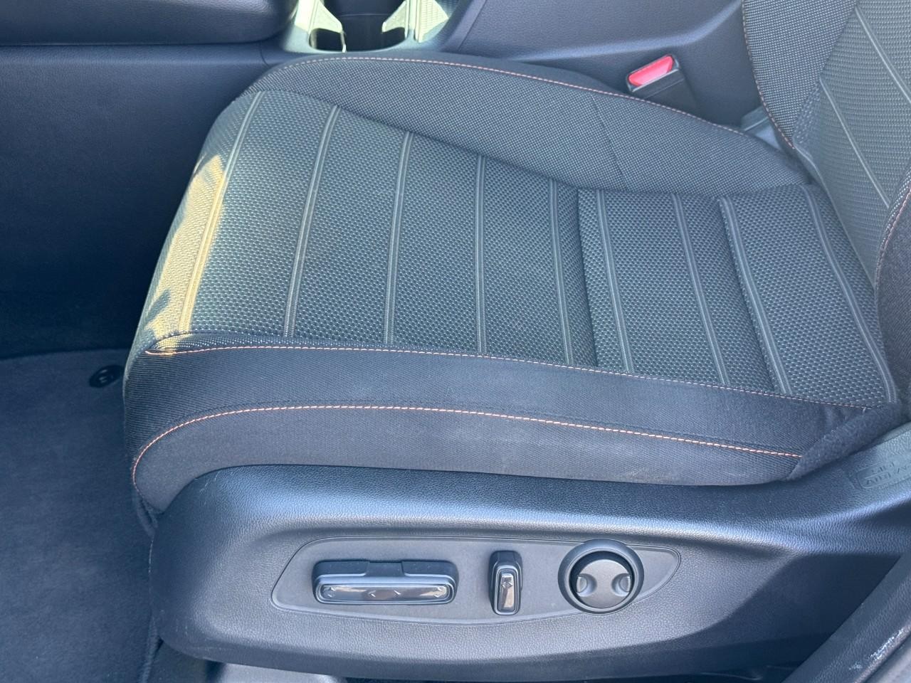 Honda CR-V Hybrid Vehicle Full-screen Gallery Image 18