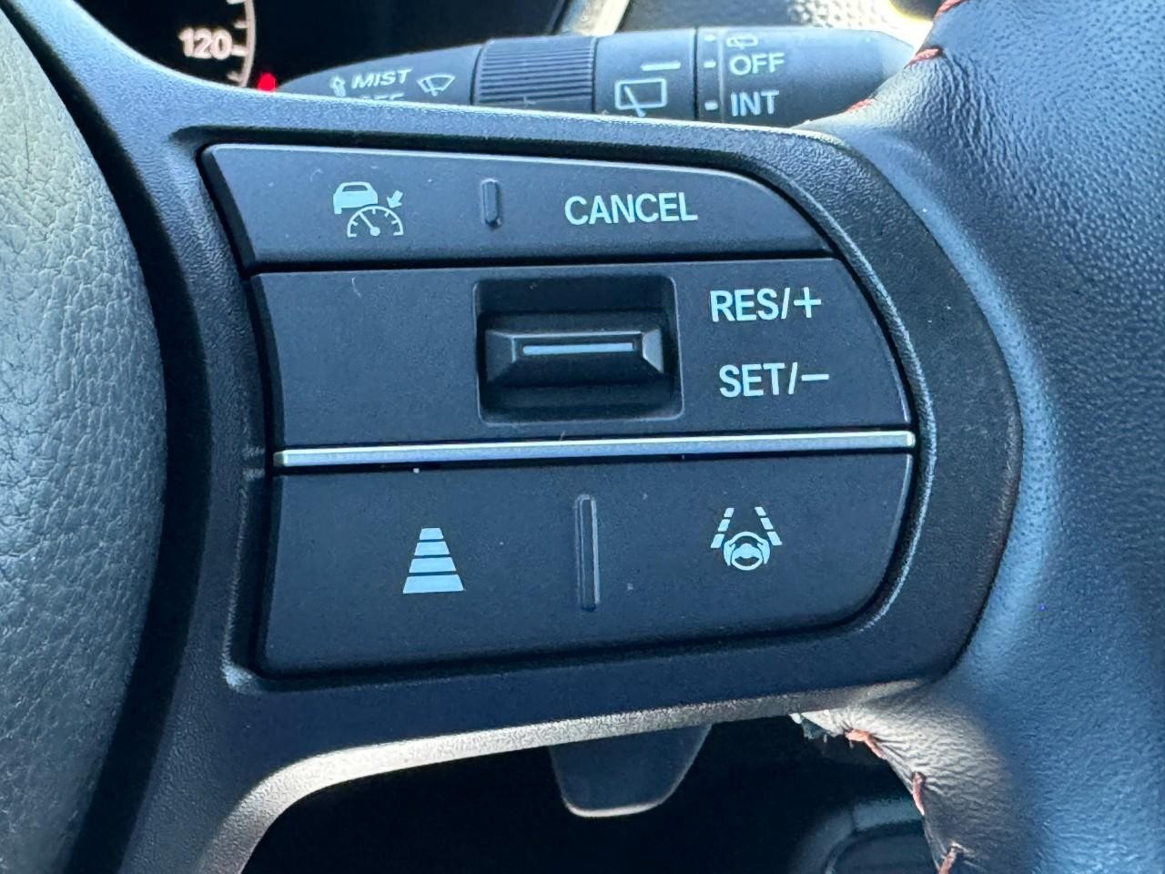 Honda CR-V Hybrid Vehicle Full-screen Gallery Image 21