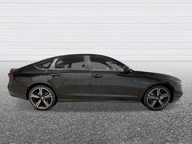 Honda Accord Hybrid Vehicle Full-screen Gallery Image 09