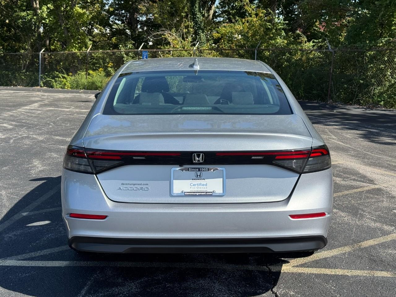 Honda Accord Sedan Vehicle Full-screen Gallery Image 06
