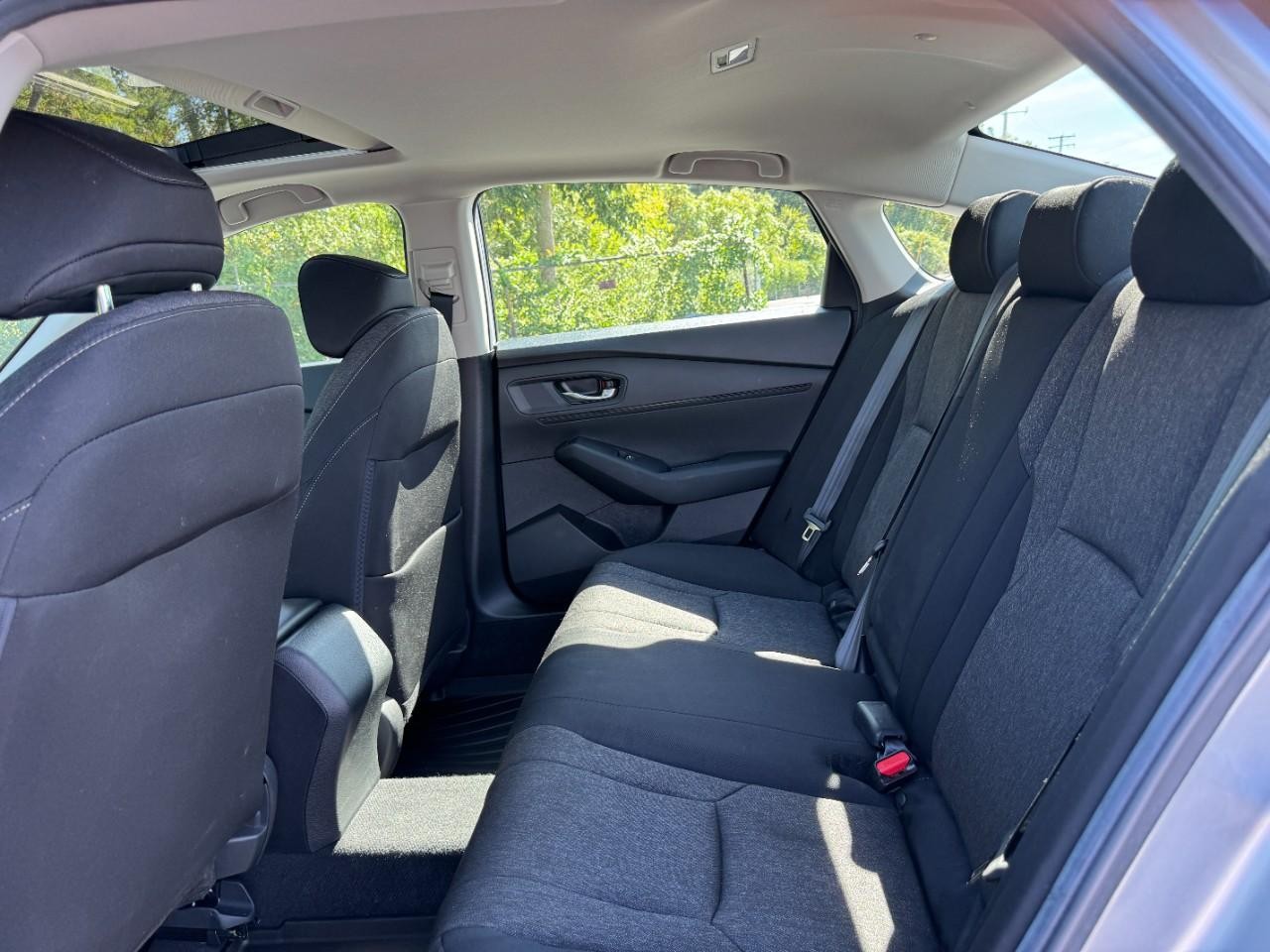 Honda Accord Sedan Vehicle Full-screen Gallery Image 11