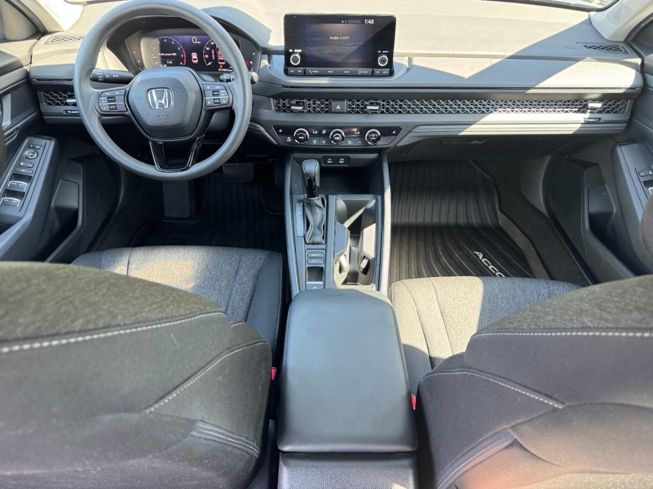 Honda Accord Sedan Vehicle Full-screen Gallery Image 12