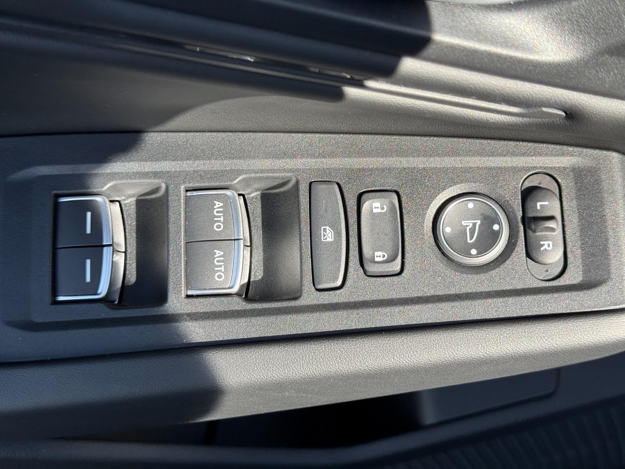 Honda Accord Sedan Vehicle Full-screen Gallery Image 18