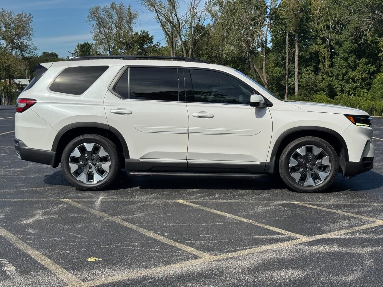 Honda Pilot Vehicle Full-screen Gallery Image 03