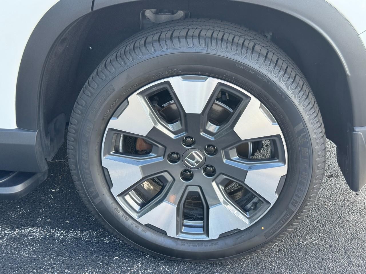 Honda Pilot Vehicle Full-screen Gallery Image 09