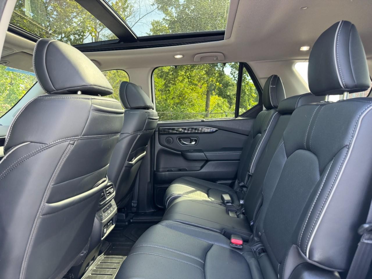 Honda Pilot Vehicle Full-screen Gallery Image 12