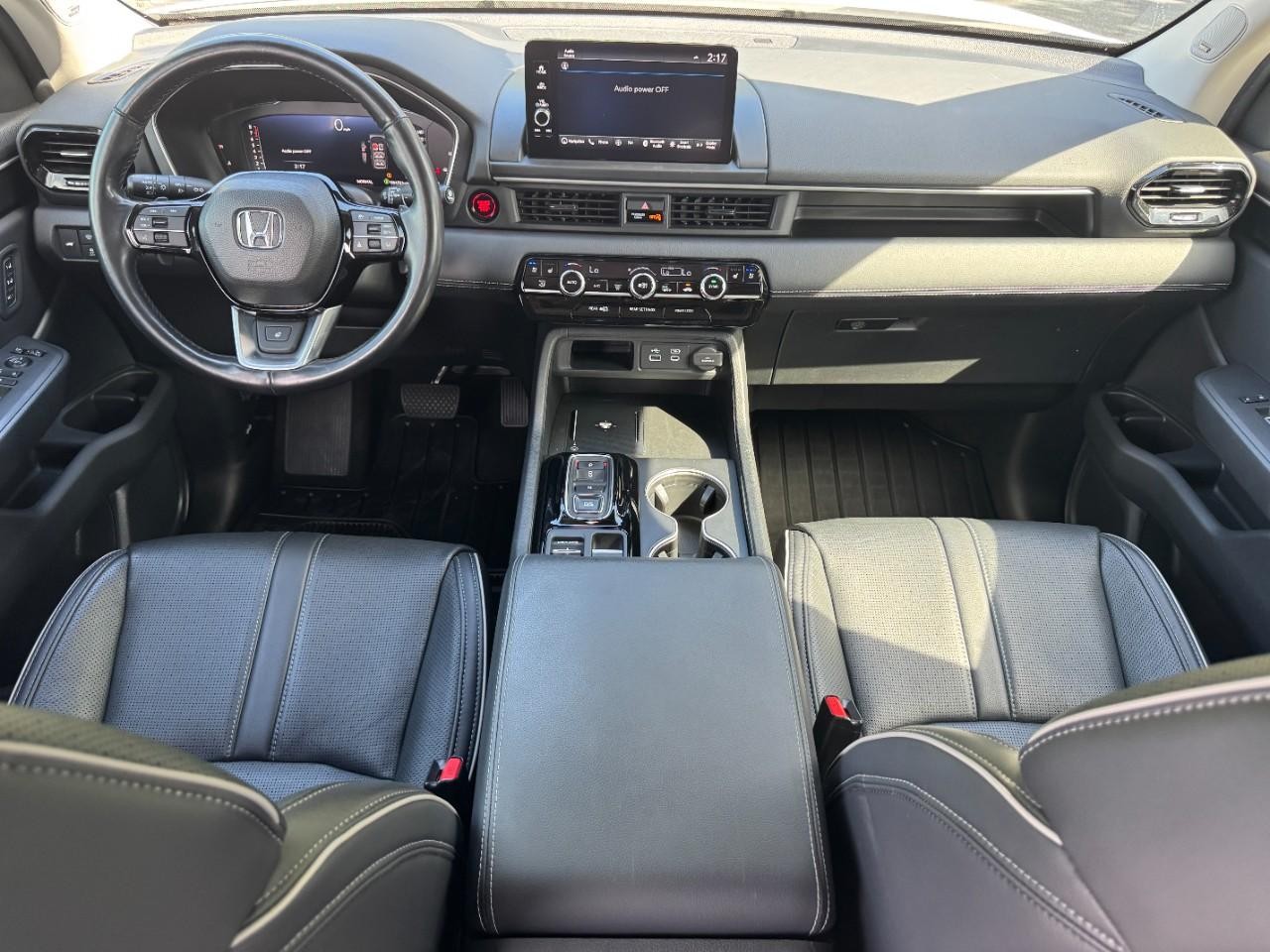 Honda Pilot Vehicle Full-screen Gallery Image 15