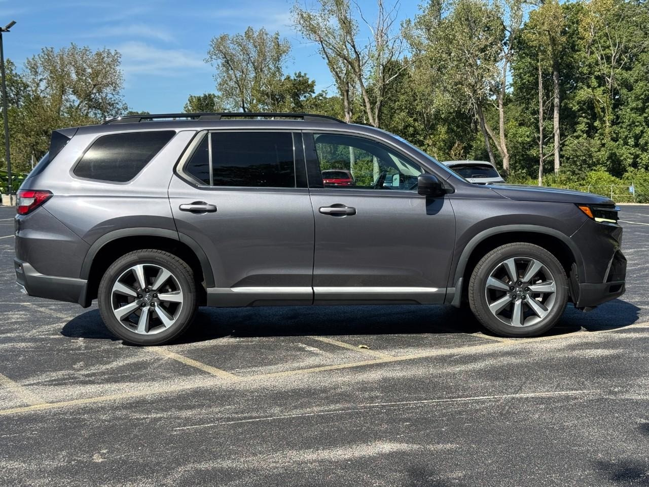Honda Pilot Vehicle Full-screen Gallery Image 03