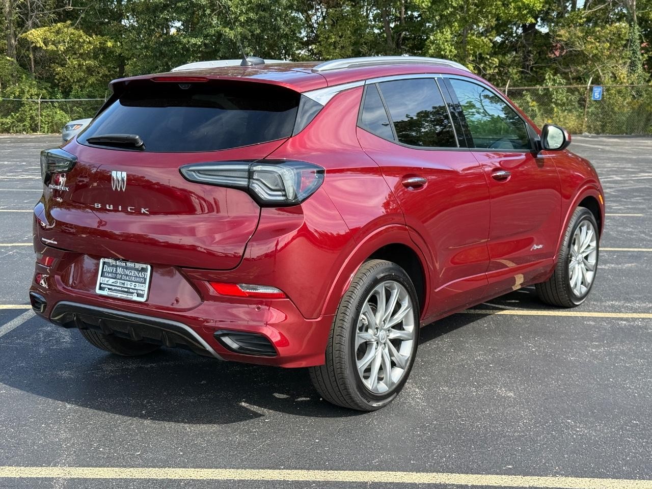 Buick Encore GX Vehicle Full-screen Gallery Image 03