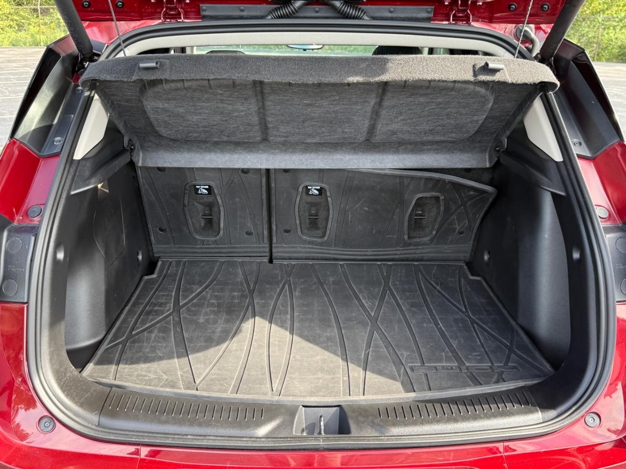 Buick Encore GX Vehicle Full-screen Gallery Image 04