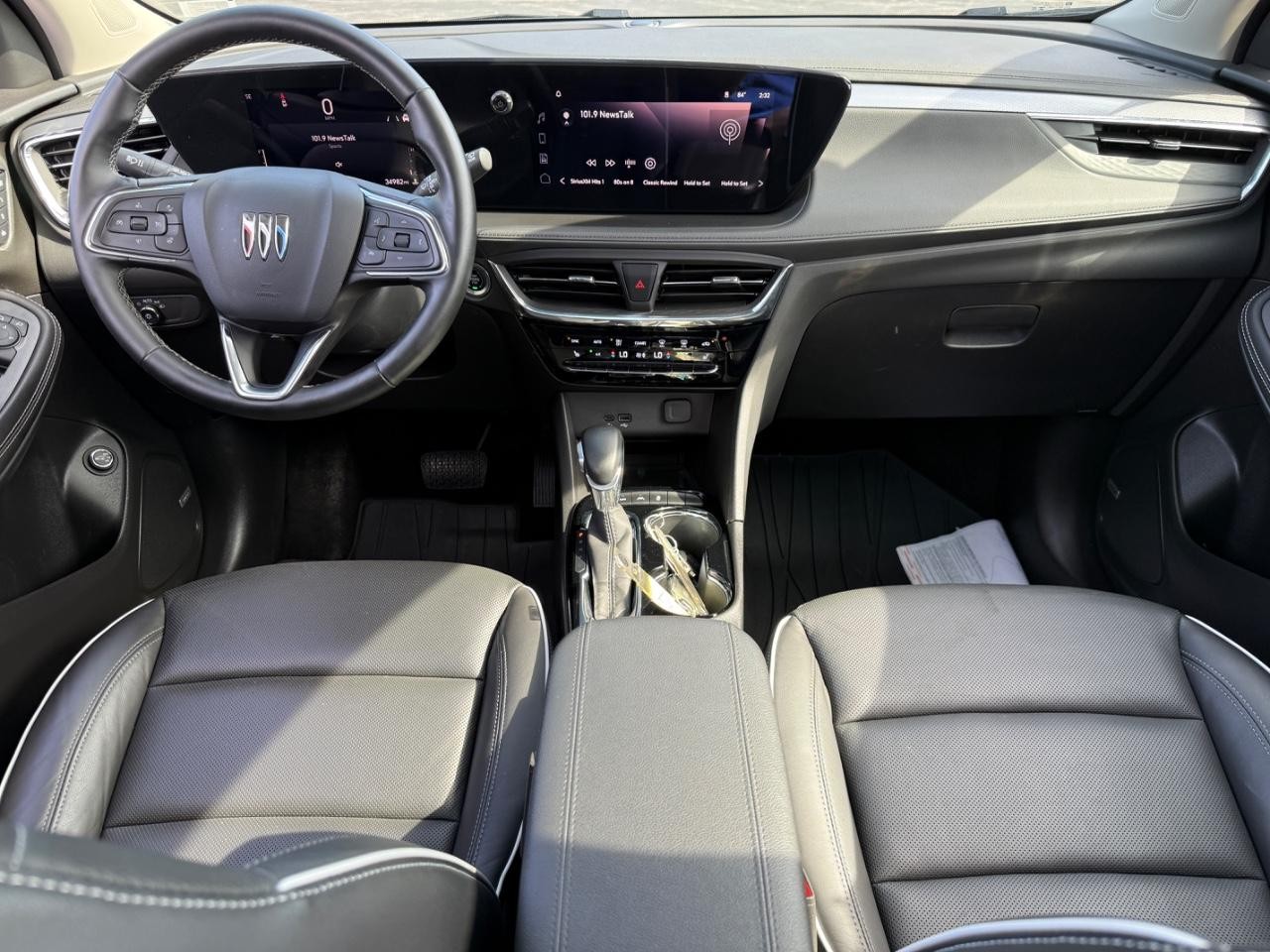 Buick Encore GX Vehicle Full-screen Gallery Image 11