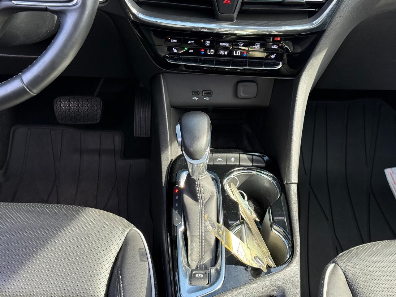 Buick Encore GX Vehicle Full-screen Gallery Image 14
