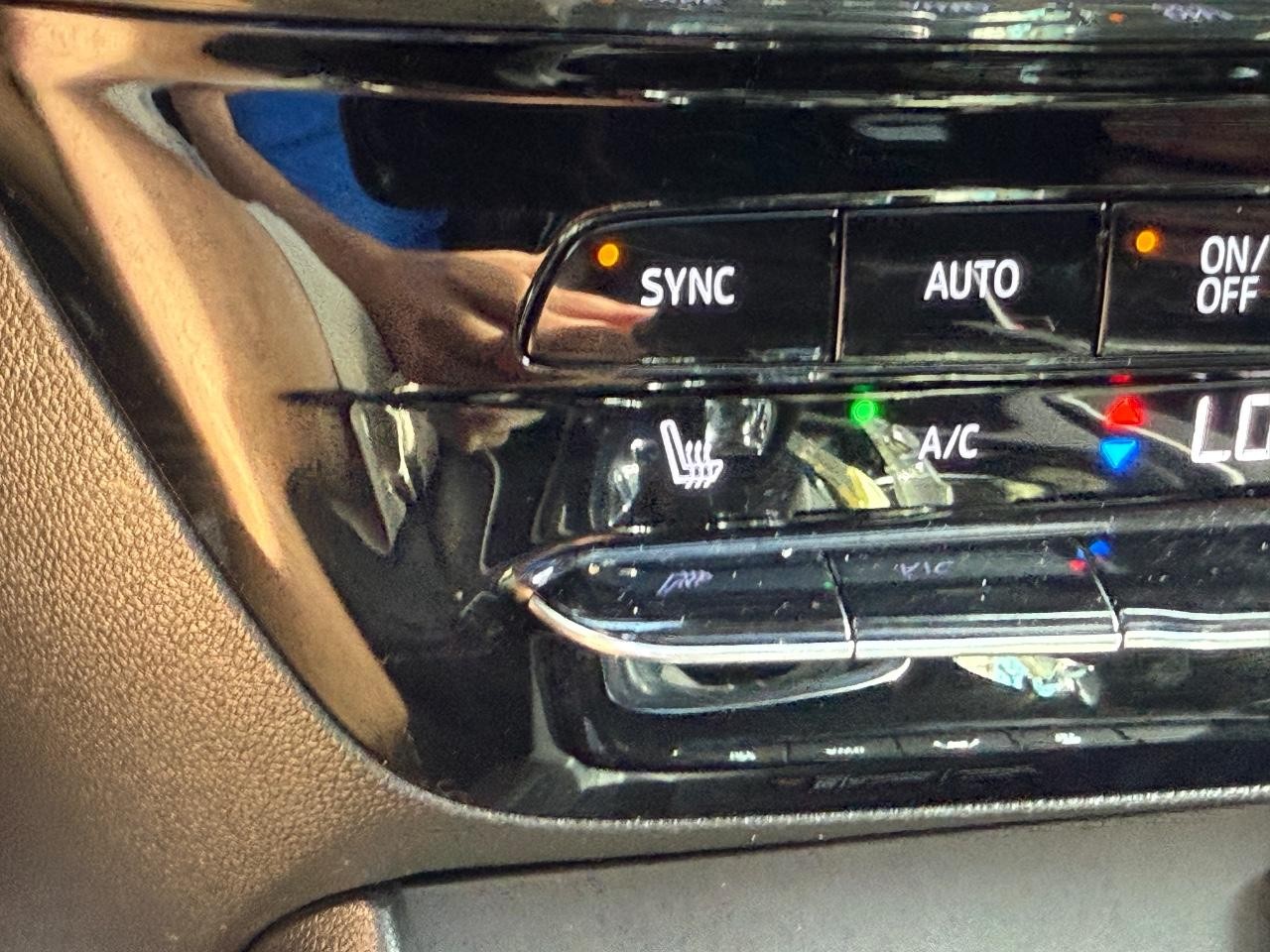 Buick Encore GX Vehicle Full-screen Gallery Image 23