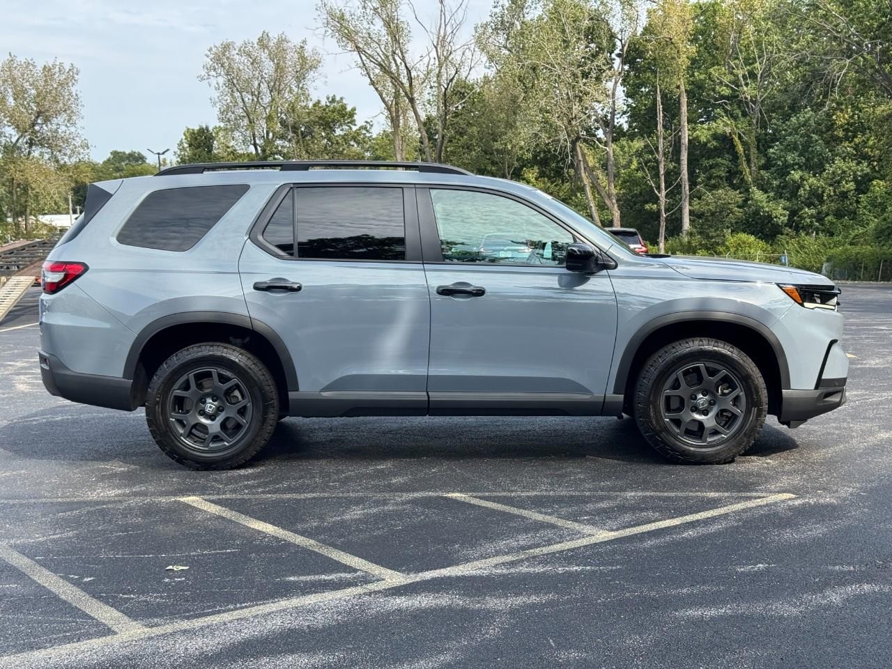 Honda Pilot Vehicle Full-screen Gallery Image 03