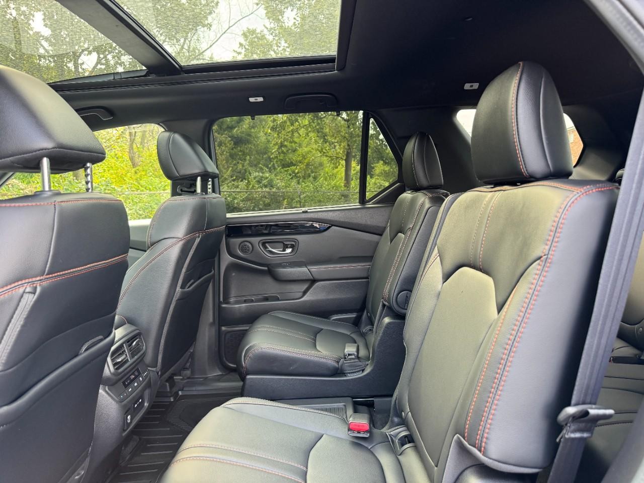 Honda Pilot Vehicle Full-screen Gallery Image 12