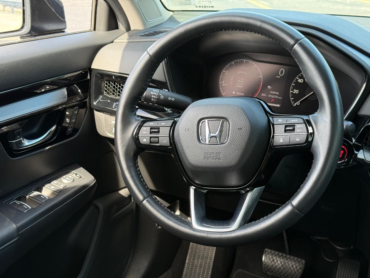 Honda CR-V Vehicle Full-screen Gallery Image 12