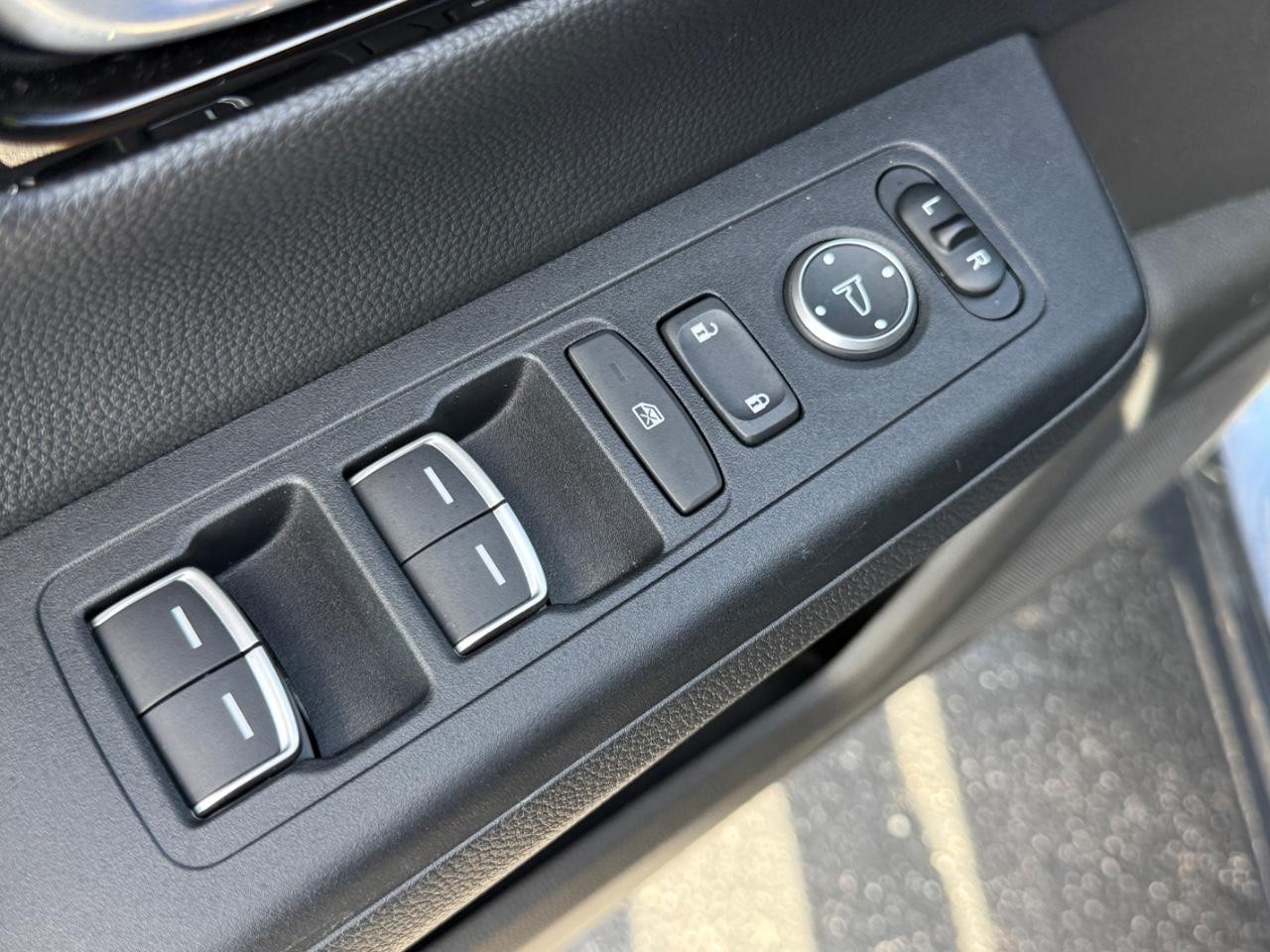 Honda CR-V Vehicle Full-screen Gallery Image 15