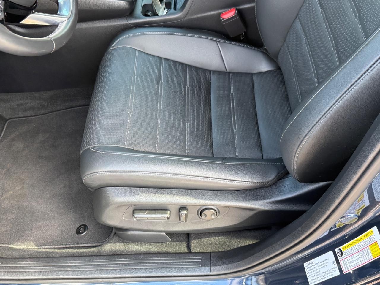 Honda CR-V Vehicle Full-screen Gallery Image 17