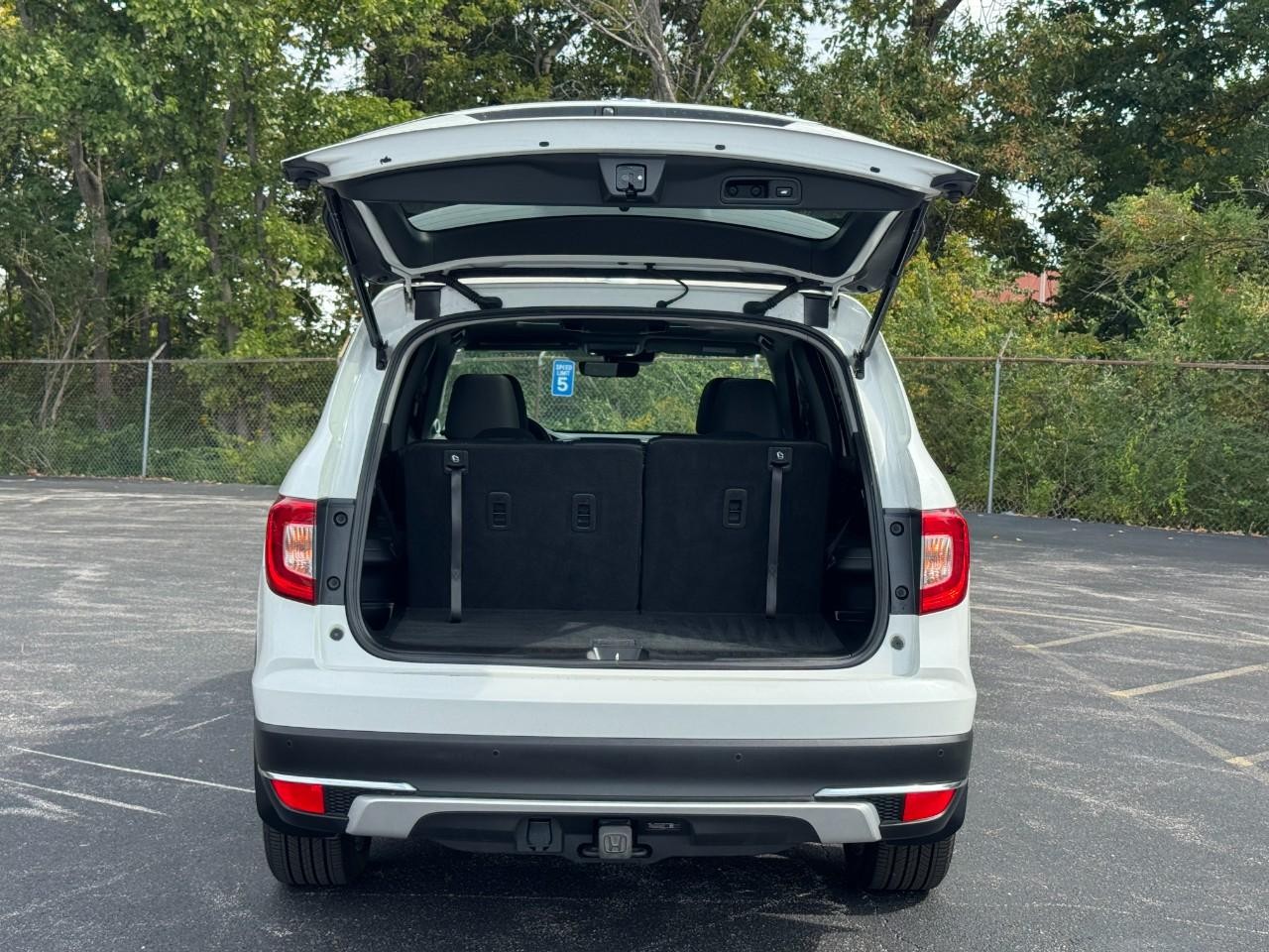 Honda Pilot Vehicle Full-screen Gallery Image 06