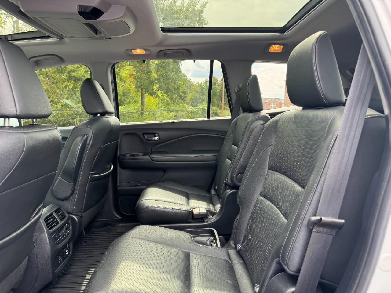 Honda Pilot Vehicle Full-screen Gallery Image 12