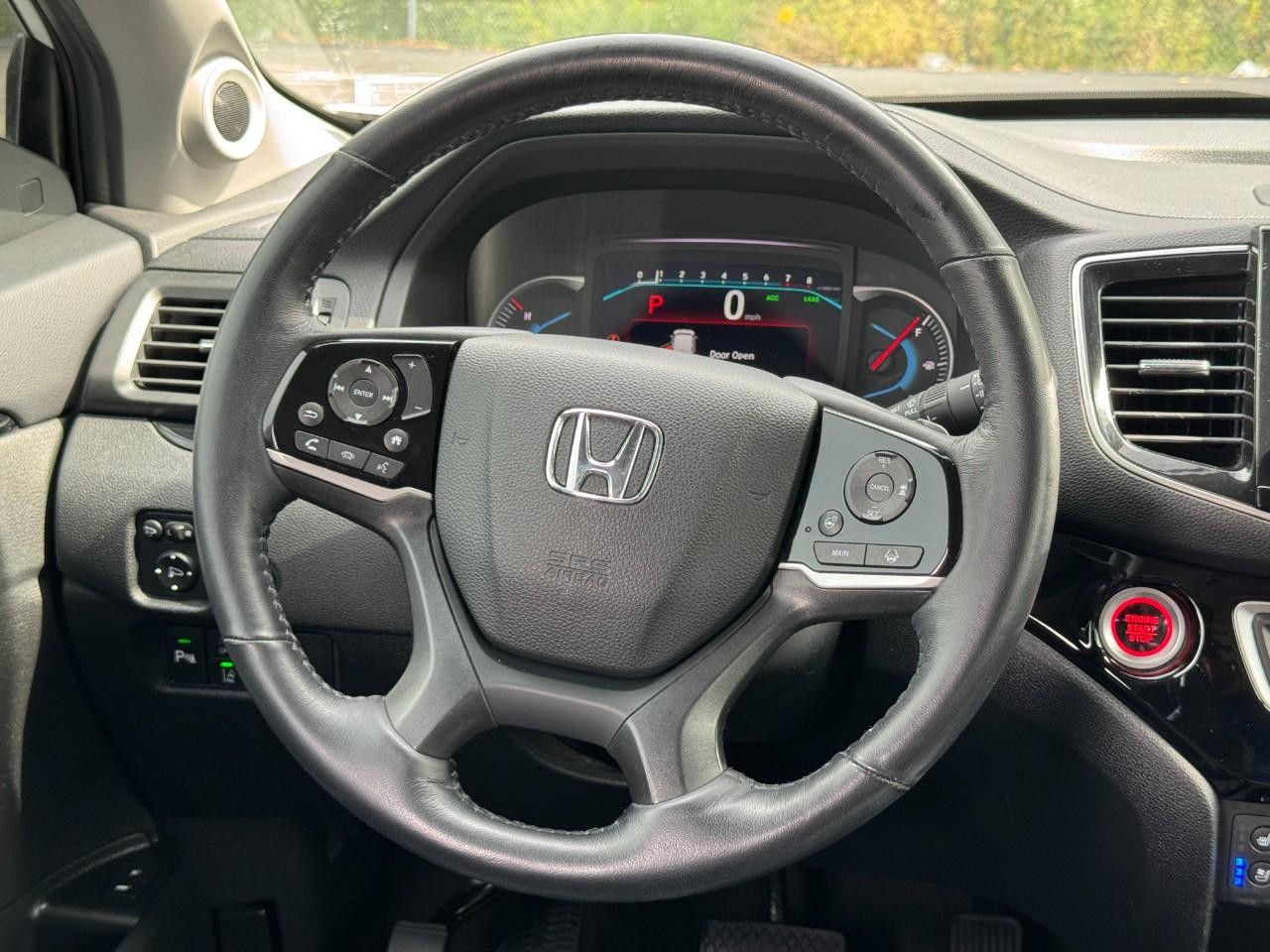 Honda Pilot Vehicle Full-screen Gallery Image 15