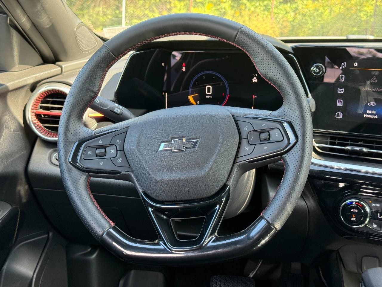 Chevrolet Trax Vehicle Full-screen Gallery Image 14