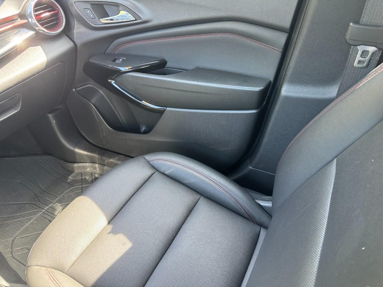 Chevrolet Trax Vehicle Full-screen Gallery Image 17