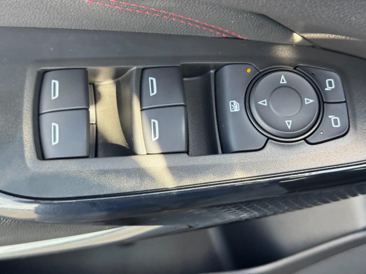 Chevrolet Trax Vehicle Full-screen Gallery Image 19
