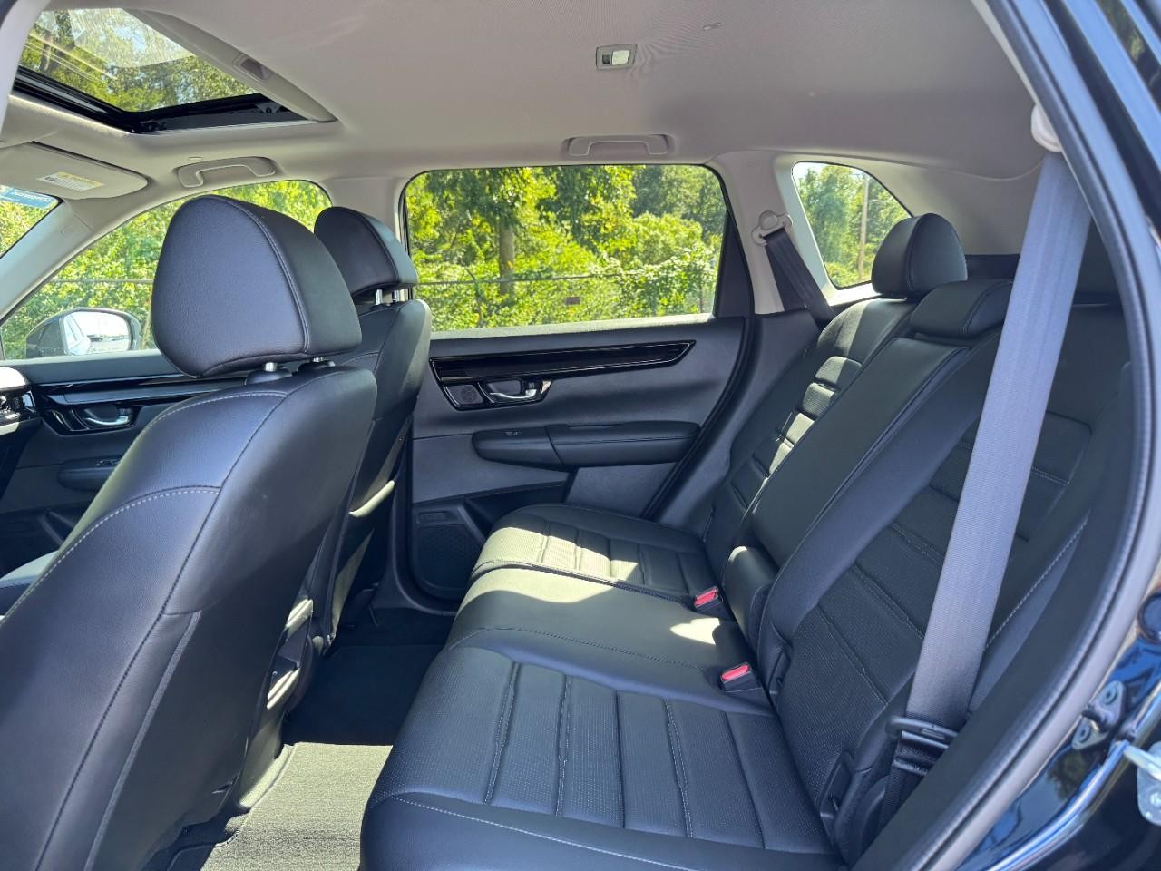Honda CR-V Vehicle Full-screen Gallery Image 11